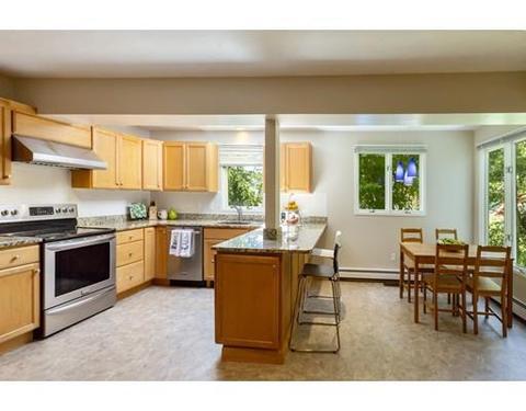 72 Fairview Ave, Reading, MA 01867 photo 5