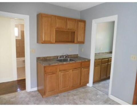 31 Daytona St, Springfield, MA 01108 photo 5