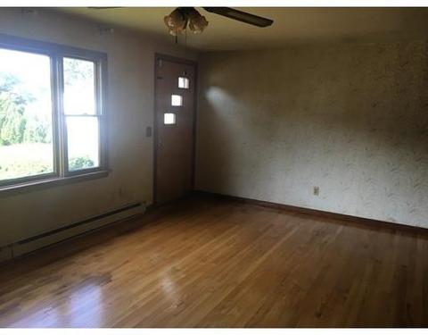 24 Como Dr, Chicopee, MA 01020 photo 9