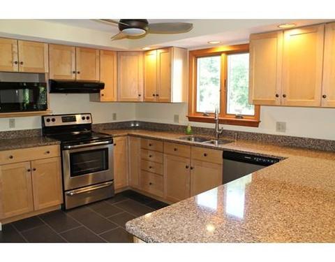 2 Lakeview Cir, Sutton, MA 01590 photo 2