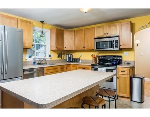 254 Frontenac St, Chicopee, MA 01020 photo 2
