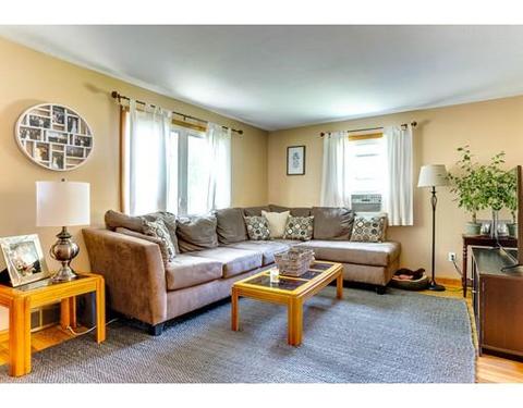 25 Pineview Dr, Springfield, MA 01119 photo 2