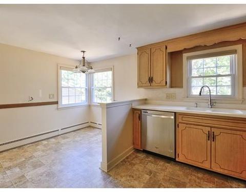 706 Plumtree Rd, Springfield, MA 01118 photo 9