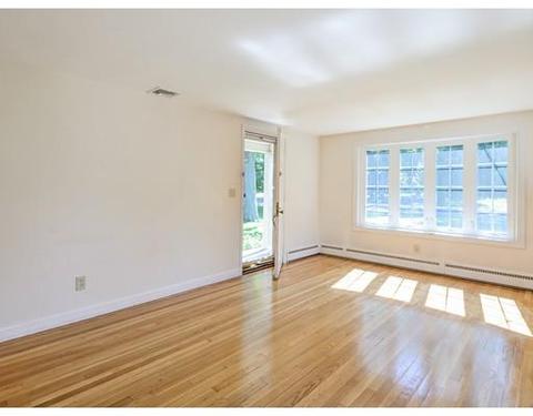 706 Plumtree Rd, Springfield, MA 01118 photo 6