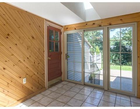 706 Plumtree Rd, Springfield, MA 01118 photo 4