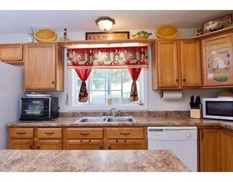33 Ferris St, Springfield, MA 01151 photo 2