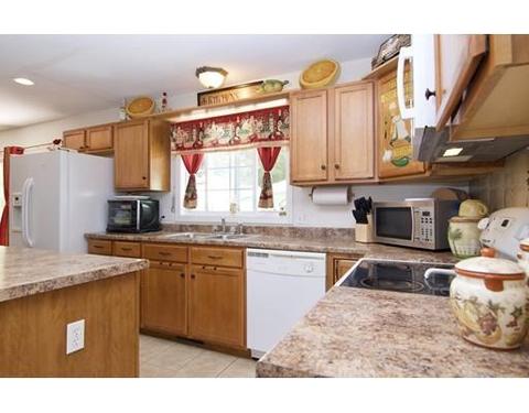 33 Ferris St, Springfield, MA 01151 photo 1