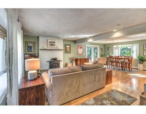 11 Rainbow Ln, Gloucester, MA 01930 photo 4
