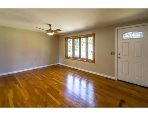 246 Glenoak Dr, Springfield, MA 01129 photo 3