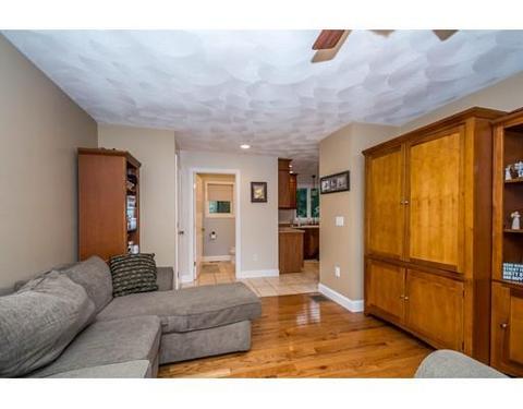 15 Eayers Pond Rd, Hudson, NH 03051 photo 4