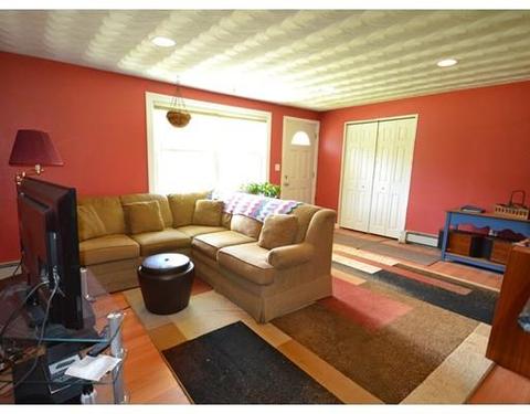 58 Gregory Rd, Framingham, MA 01701 photo 3