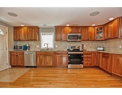 10 Buttonwood Rd, Stoneham, MA 02180 photo 4