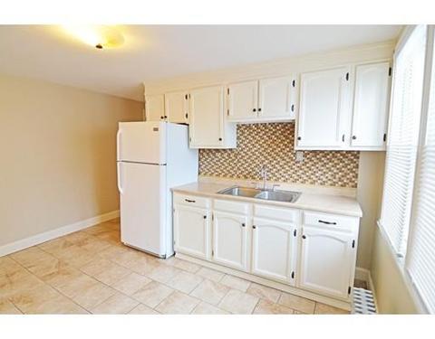 48 Jenness St, Springfield, MA 01104 photo 3