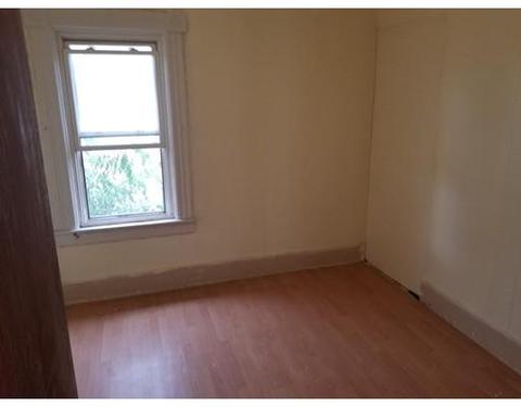 72 Grover St, Springfield, MA 01104 photo 4