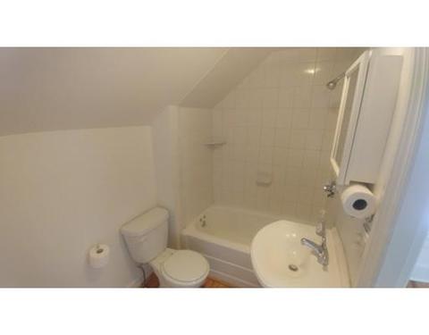 28 Crown St, Worcester, MA 01609 photo 17