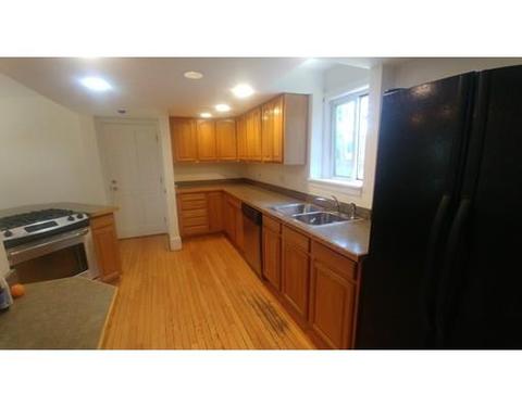 28 Crown St, Worcester, MA 01609 photo 12
