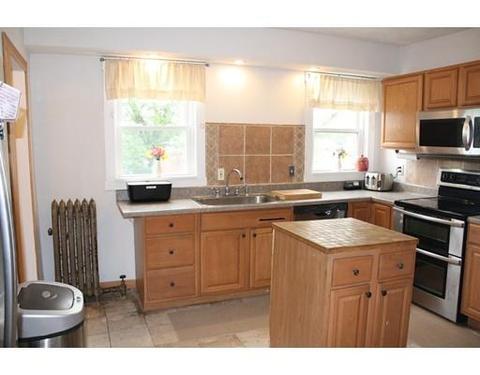 12 Eastham St, Worcester, MA 01605 photo 4