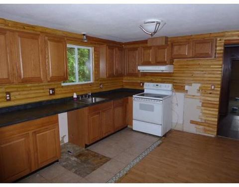 36 Melvin St, Chicopee, MA 01013 photo 4