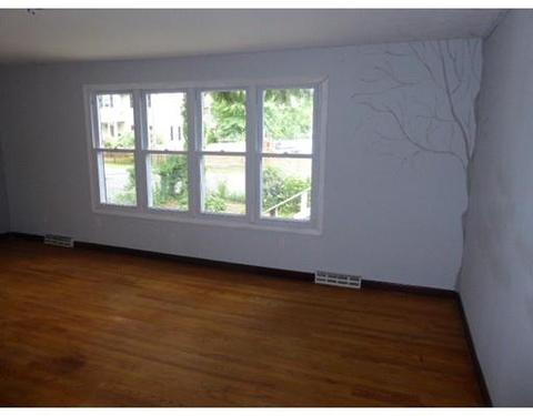 36 Melvin St, Chicopee, MA 01013 photo 5