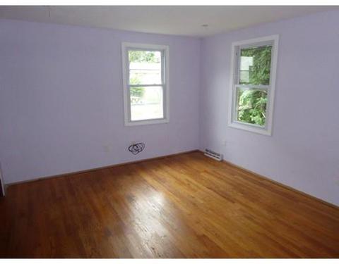 36 Melvin St, Chicopee, MA 01013 photo 9