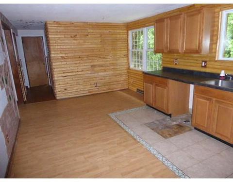 36 Melvin St, Chicopee, MA 01013 photo 3