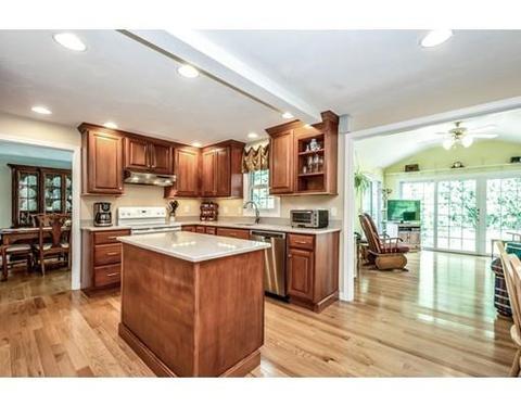 7 Lakeview Cir, Sutton, MA 01590 photo 9