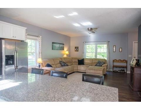 211 Nelson St, Chicopee, MA 01013 photo 5