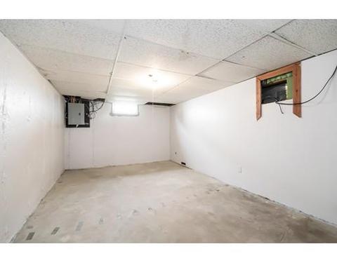 34 E Hill Rd, Springfield, MA 01109 photo 17