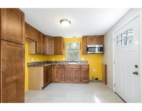 34 E Hill Rd, Springfield, MA 01109 photo 3