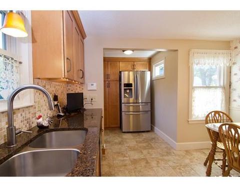77 Mayflower Rd, Springfield, MA 01118 photo 4