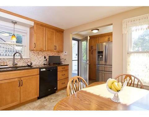 77 Mayflower Rd, Springfield, MA 01118 photo 5