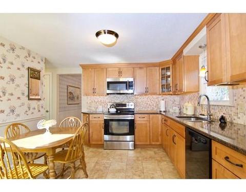 77 Mayflower Rd, Springfield, MA 01118 photo 6
