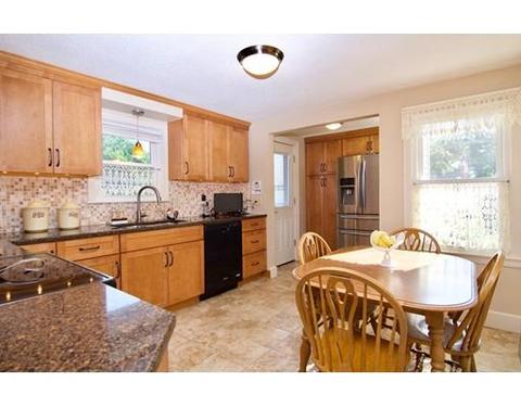 77 Mayflower Rd, Springfield, MA 01118 photo 3