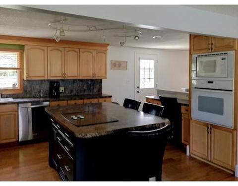 128 Saffron Cir, Springfield, MA 01129 photo 4