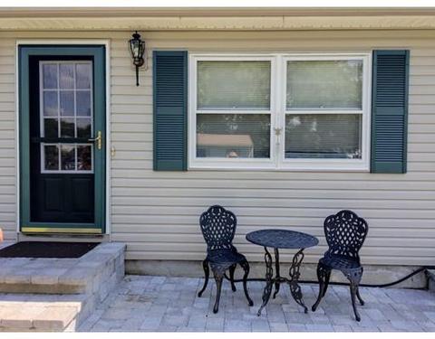 128 Saffron Cir, Springfield, MA 01129 photo 2