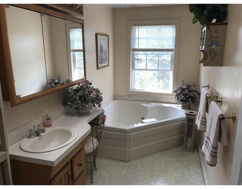 39 Ledgecrest Dr, Worcester, MA 01603 photo 8
