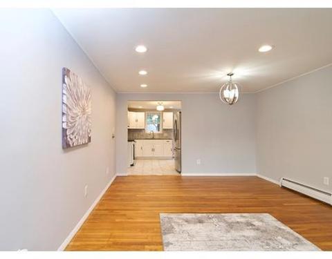 55 Mooreland St, Springfield, MA 01104 photo 10