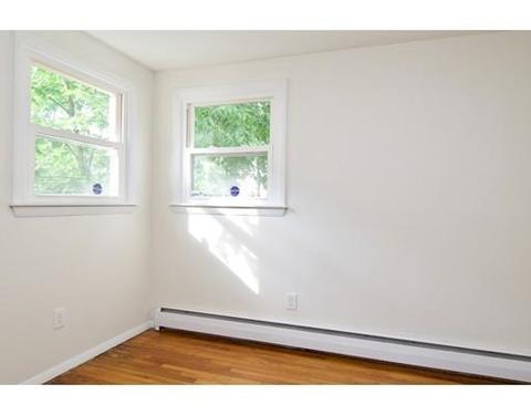 55 Mooreland St, Springfield, MA 01104 photo 13