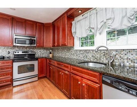 25 Mandalay Rd, Springfield, MA 01118 photo 2