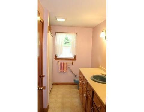 31 Plimpton Ave, Sturbridge, MA 01566 photo 9
