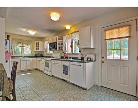 14 E Main St, Middleboro, MA 02346 photo 6