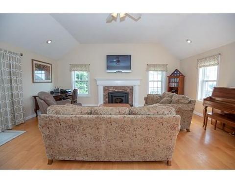 45 Fox Meadow Dr, Worcester, MA 01602 photo 3