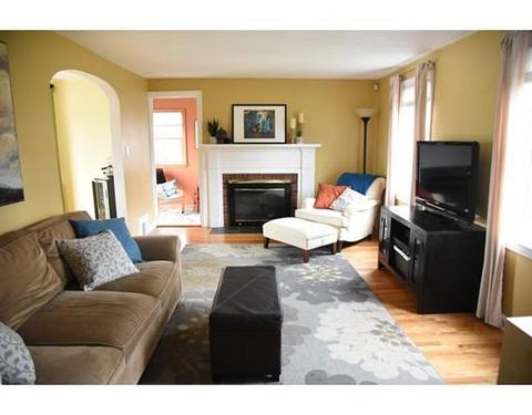 136 Oregon St, Springfield, MA 01118 photo 2