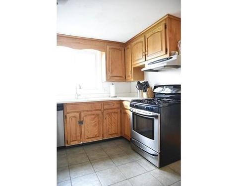 136 Oregon St, Springfield, MA 01118 photo 8