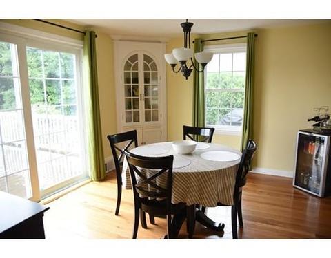 136 Oregon St, Springfield, MA 01118 photo 5