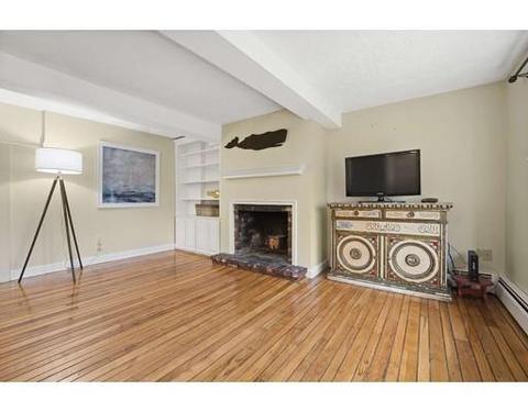 8 Colonial Ct, Marblehead, MA 01945 photo 3