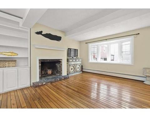8 Colonial Ct, Marblehead, MA 01945 photo 2