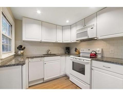 8 Colonial Ct, Marblehead, MA 01945 photo 9