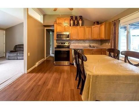 23 Seminole St, Springfield, MA 01118 photo 7