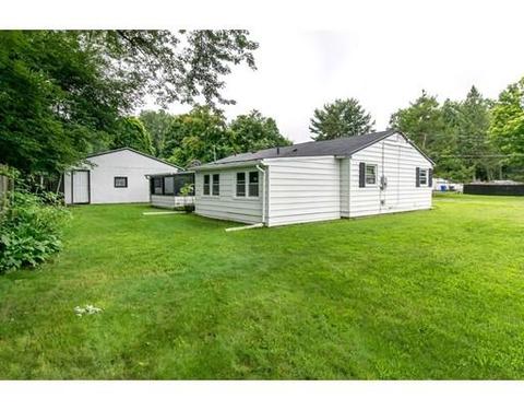 23 Seminole St, Springfield, MA 01118 photo 2